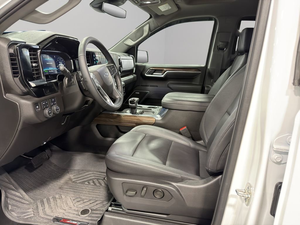 Used 2025 Chevrolet Silverado 1500 RST image 4