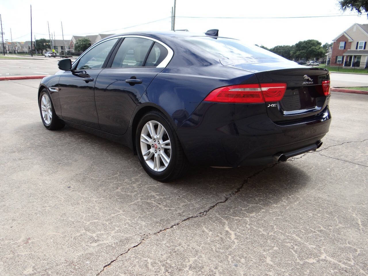 Used 2018 Jaguar XE Premium AWD/4WD image 8