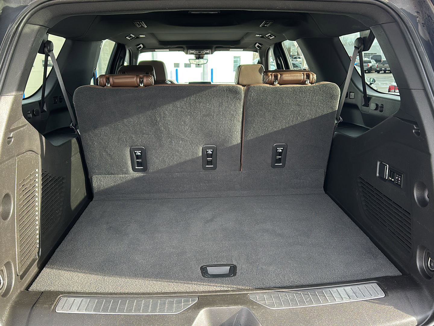 Used 2022 Chevrolet Suburban High Country image 5