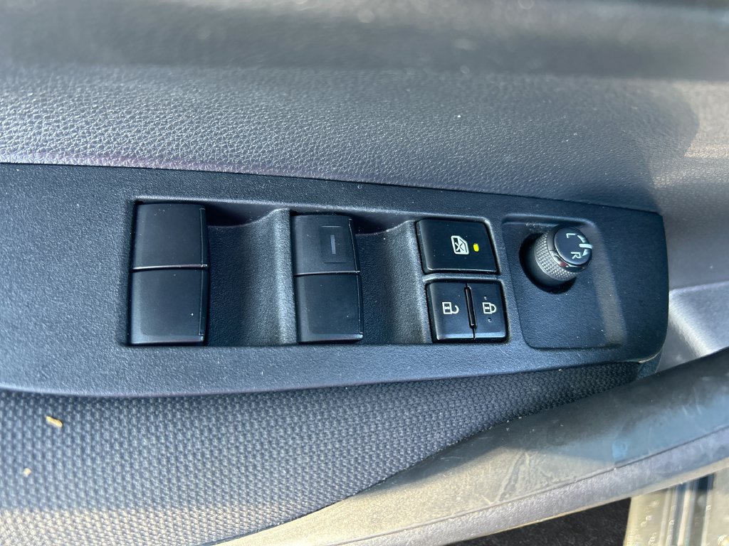 Used 2022 Toyota Corolla LE FWD image 12