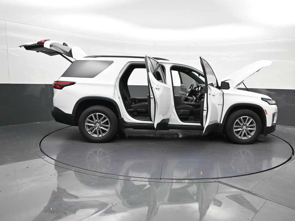 Used 2023 Chevrolet Traverse LT FWD image 32