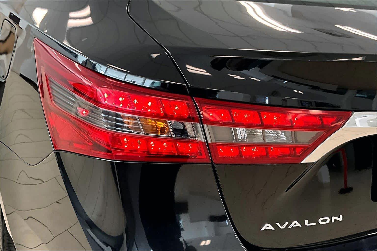 Used 2016 Toyota Avalon Touring FWD image 27