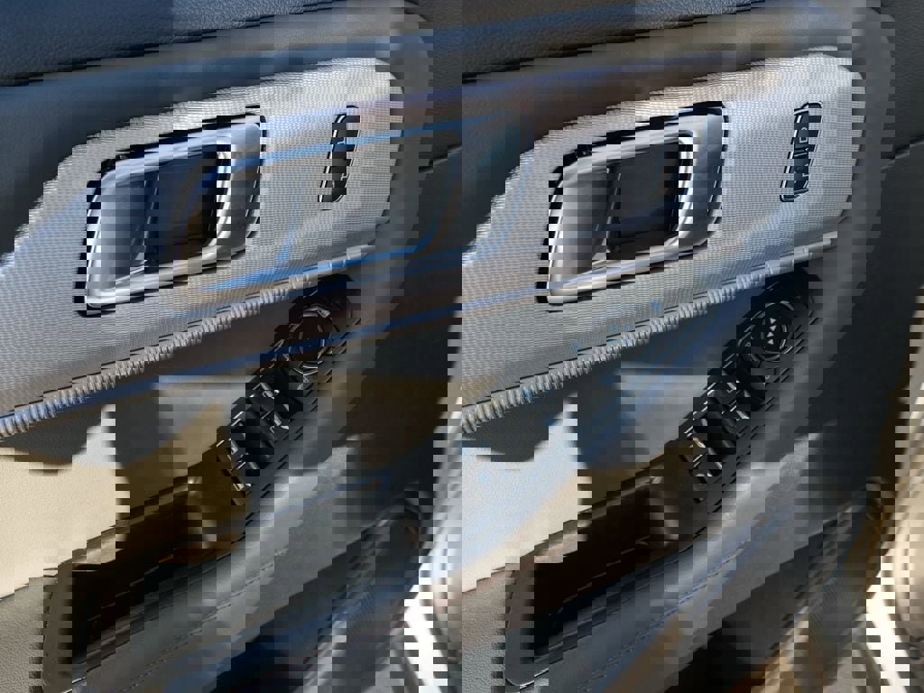 Used 2025 Ford Explorer Active w/ Active Comfort Package image 14