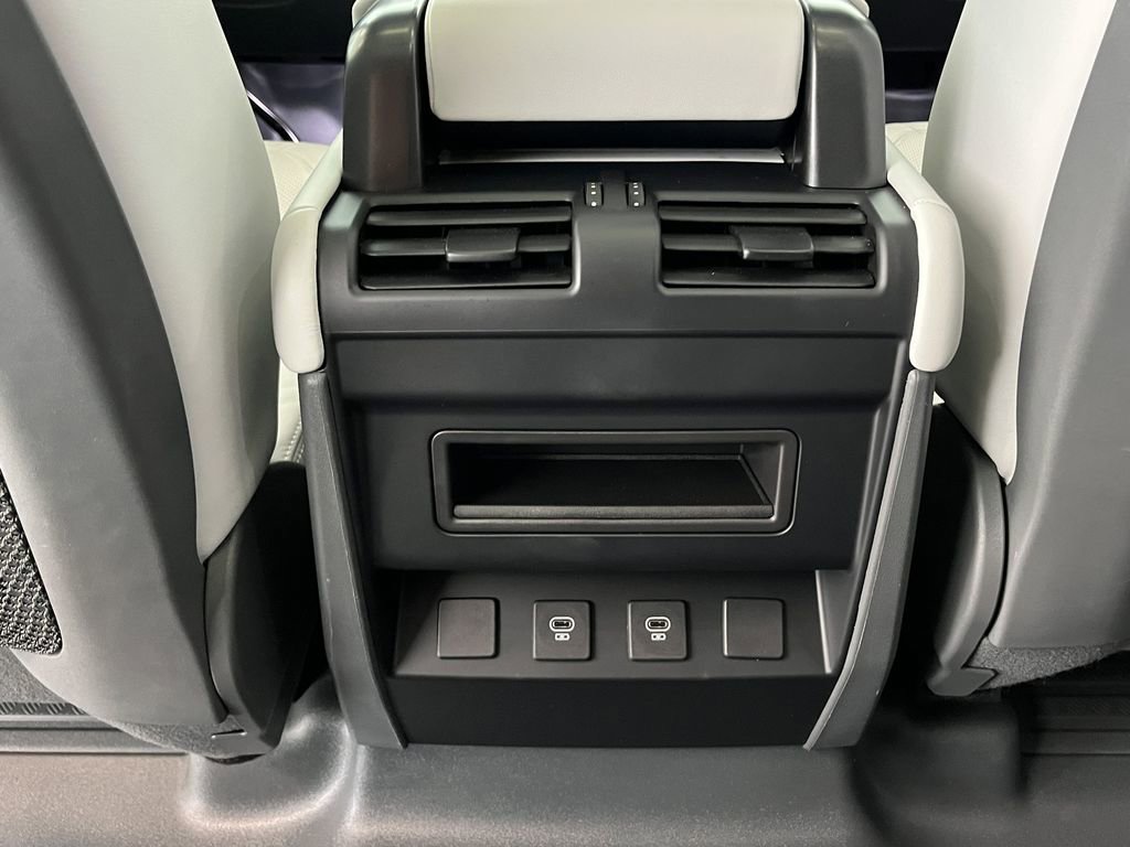 Used 2025 Land Rover Defender 110 S image 32
