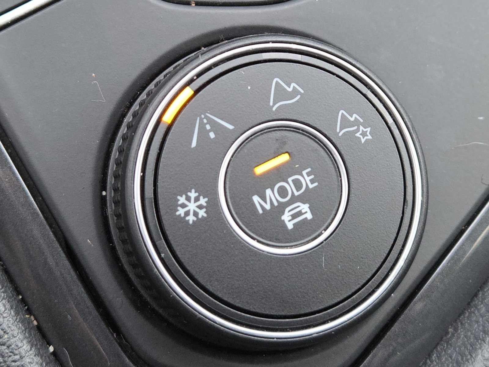 Used 2022 Volkswagen Tiguan SEL R-Line image 8