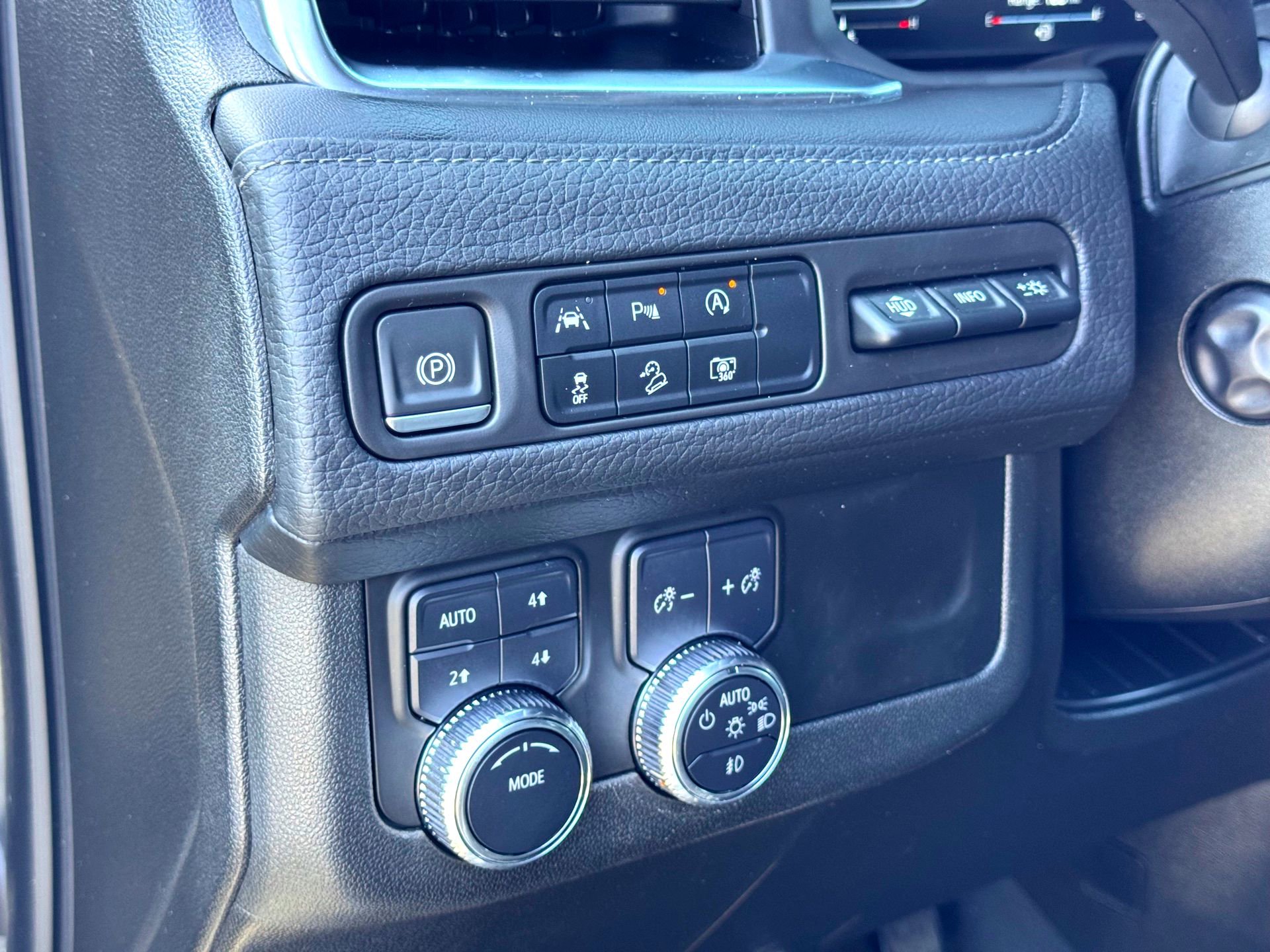 Used 2024 GMC Yukon Denali AWD/4WD image 14