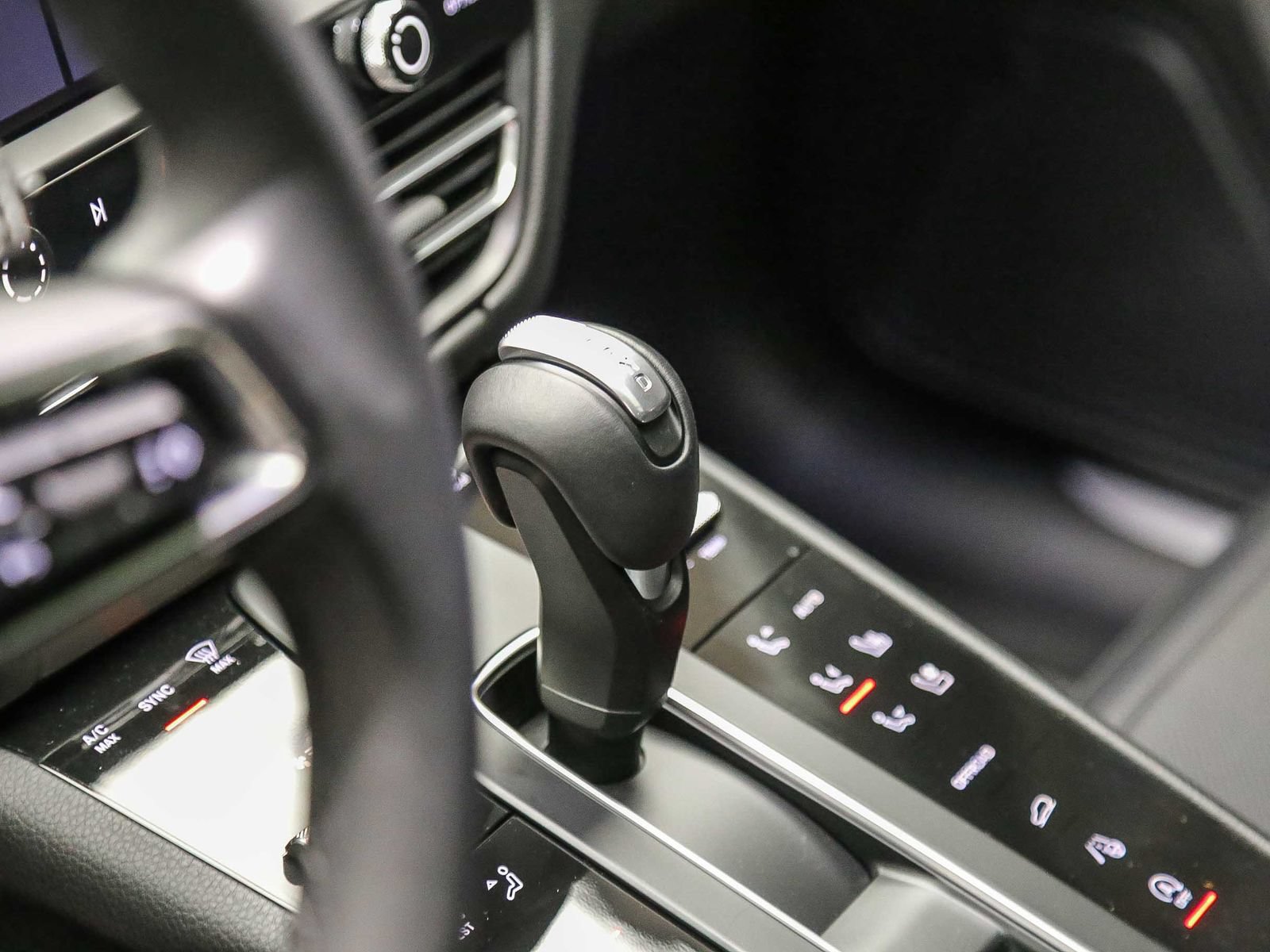 Certified 2025 Porsche Macan S AWD/4WD image 25