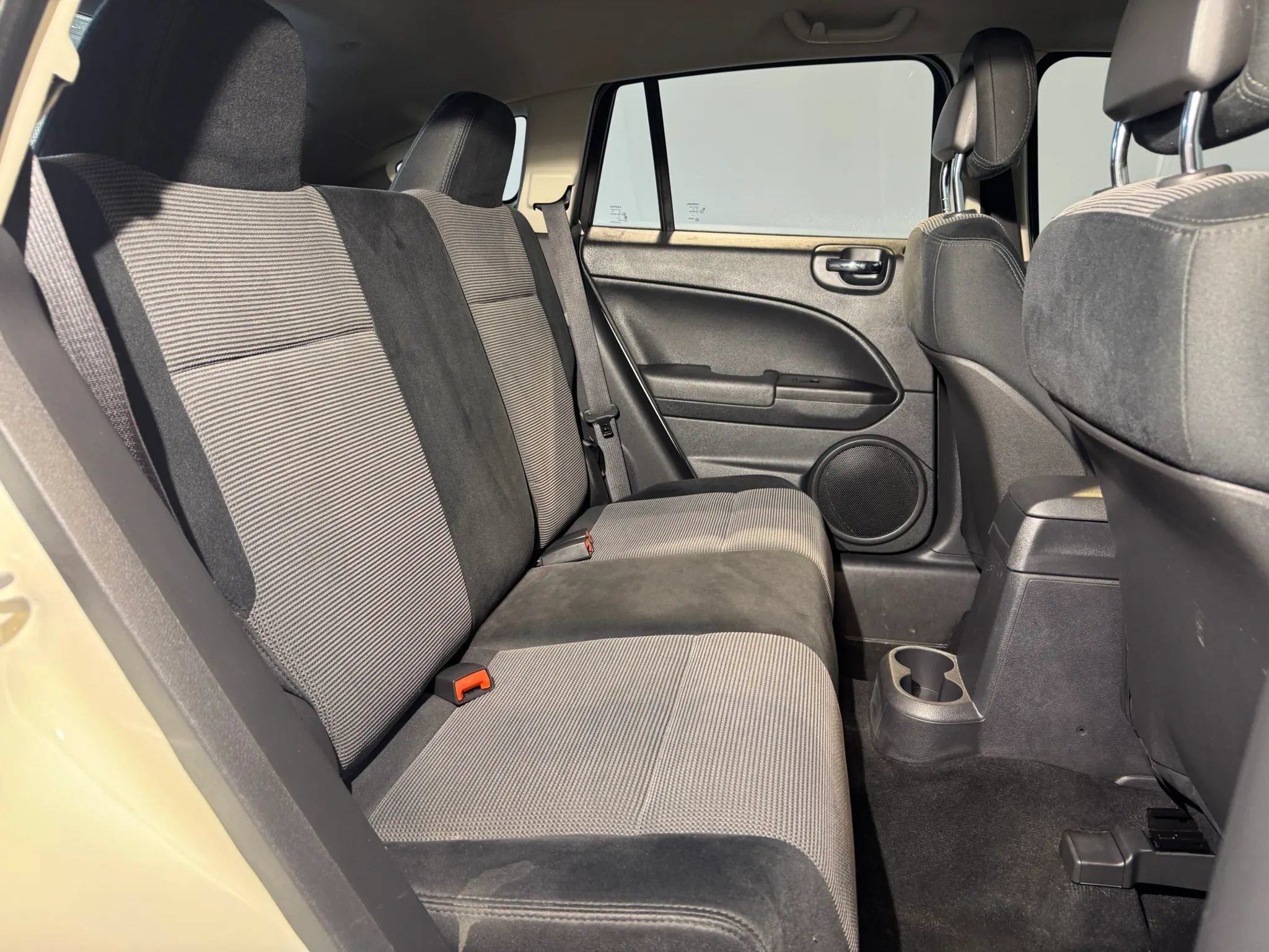 Used 2010 Dodge Caliber SXT FWD image 25