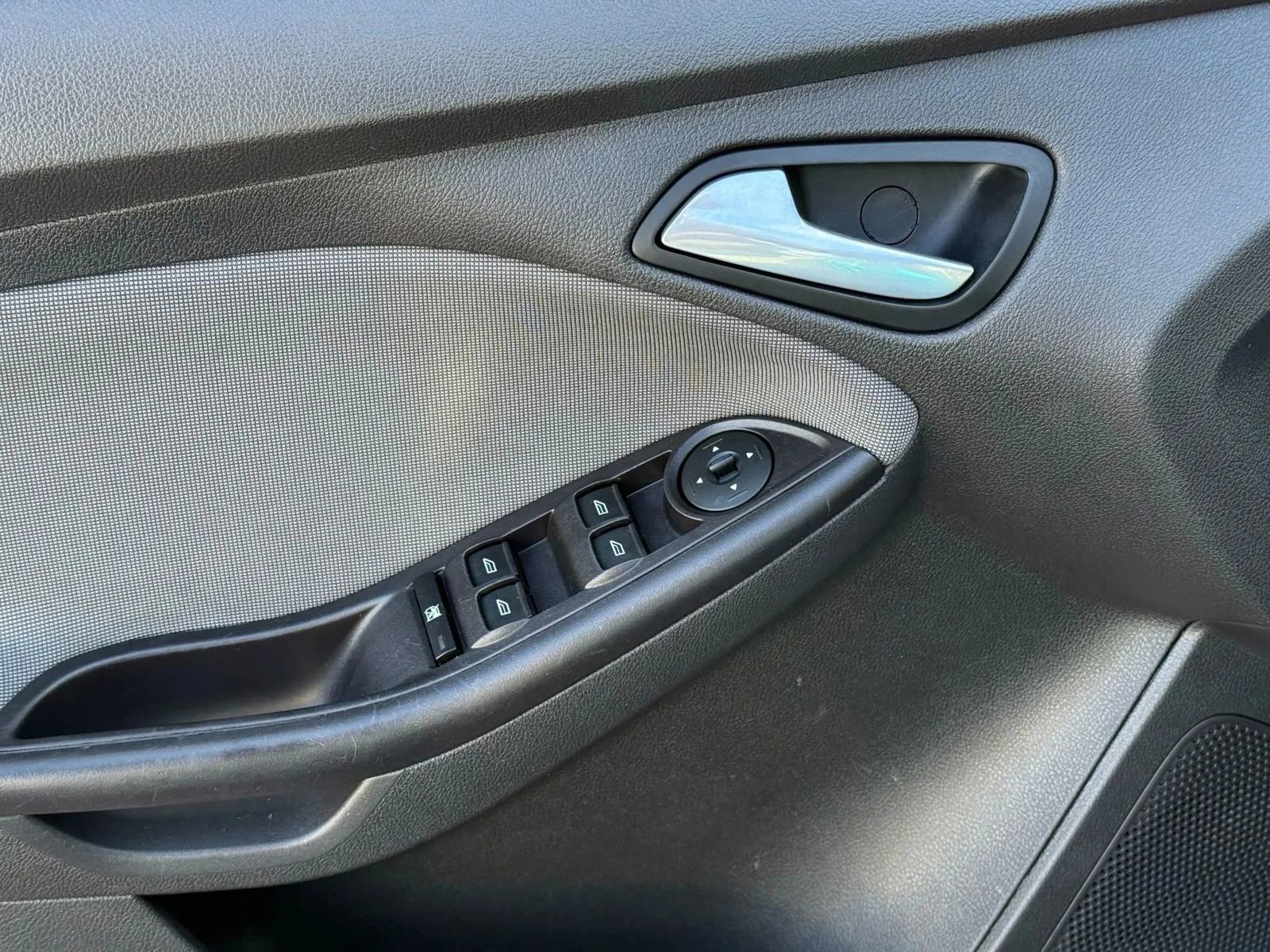 Used 2013 Ford Focus SE w/ SE Winter Pkg image 15