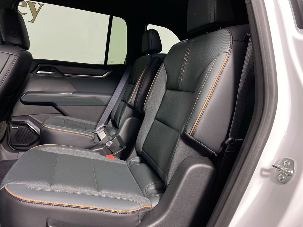 Used 2025 GMC Acadia AT4 w/ Luxury Package image 23