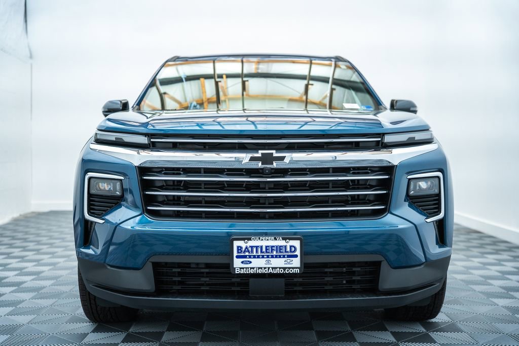 New 2026 Chevrolet Traverse LT w/ Sun and Wheel Package AWD/4WD image 2