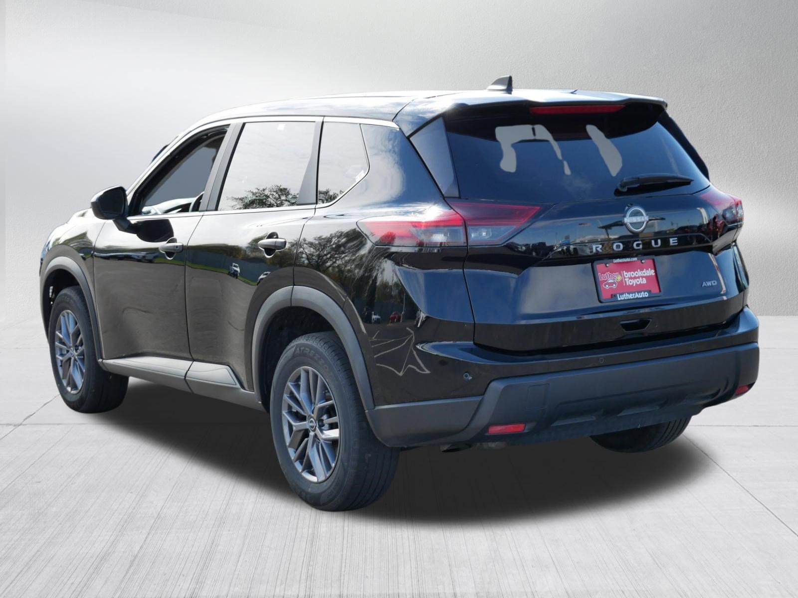 Used 2024 Nissan Rogue S AWD/4WD image 5