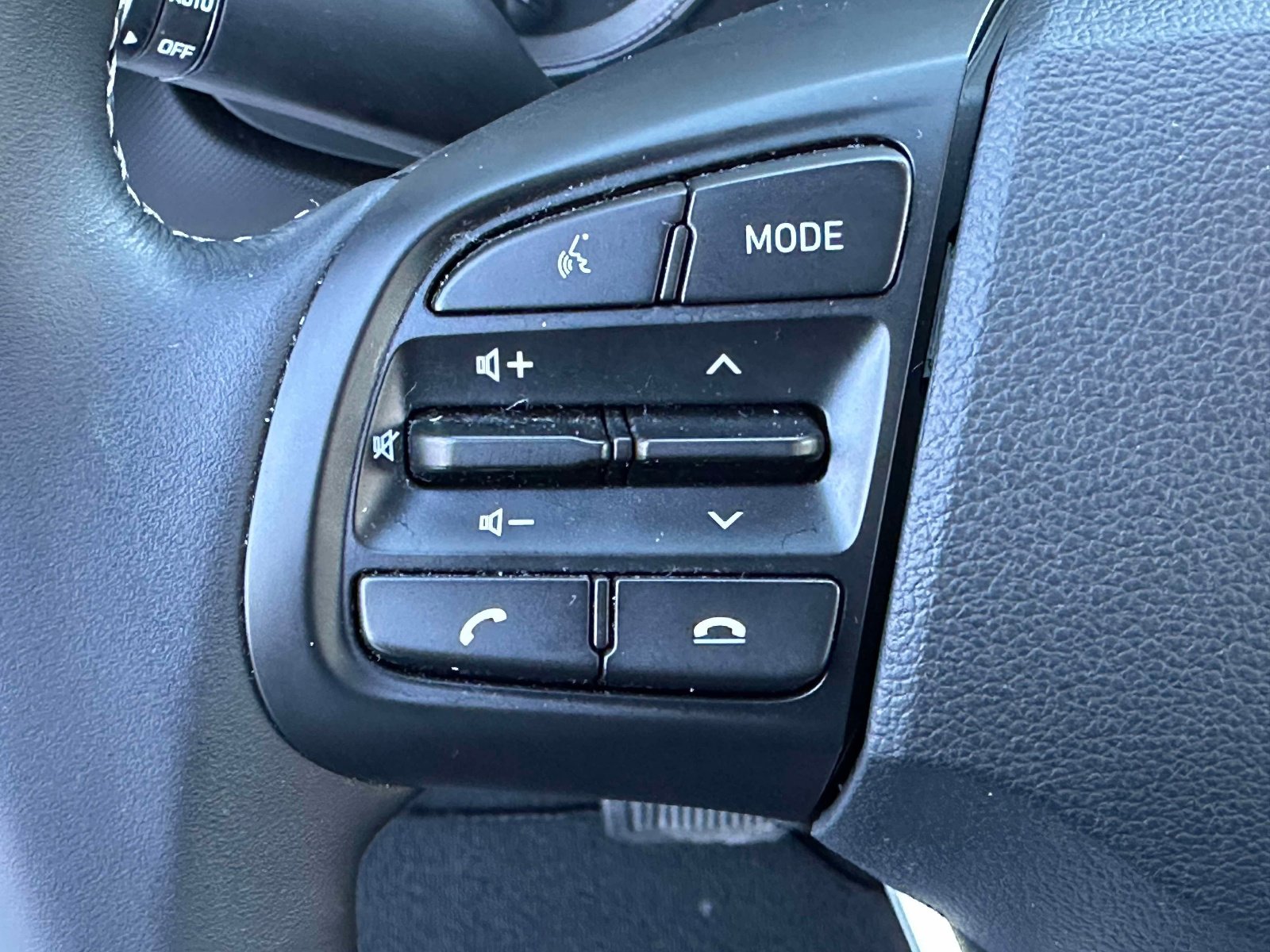 Used 2022 Hyundai Venue SEL w/ Cargo Package image 19