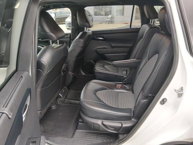 Used 2021 Toyota Highlander XSE AWD/4WD image 14