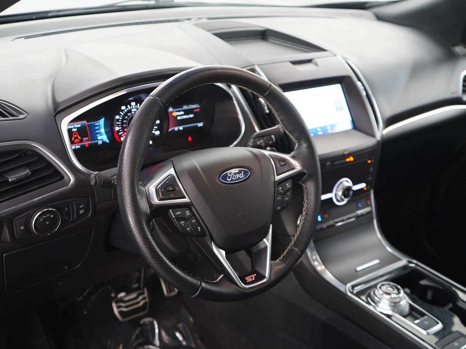 Used 2020 Ford Edge ST w/ Equipment Group 401A AWD/4WD image 21