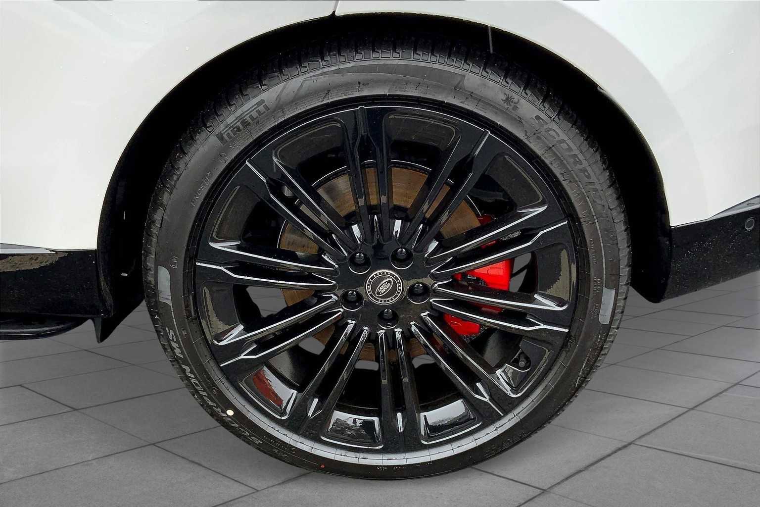 New 2025 Land Rover Range Rover SV image 14