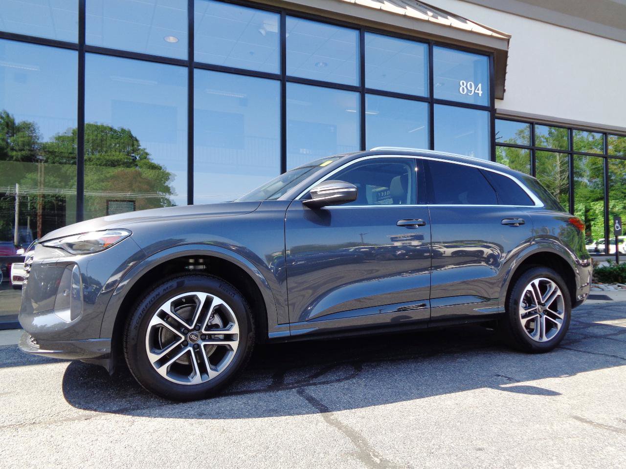Used 2025 Audi Q5 Premium w/ Convenience Package