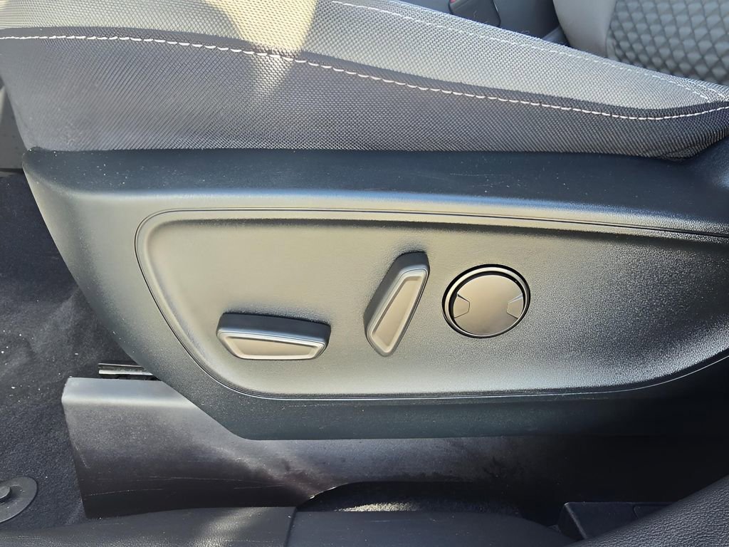 Used 2020 Ford Escape SE Sport image 16