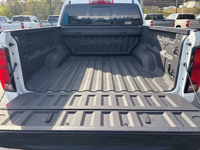 Used 2024 Chevrolet Colorado ZR2 w/ Technology Package AWD/4WD image 8