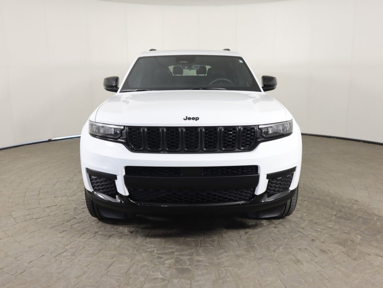 Used 2025 Jeep Grand Cherokee L Altitude image 2