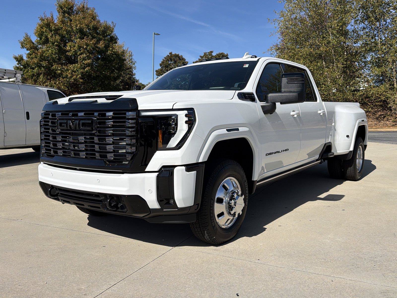 New 2026 GMC Sierra 3500 Denali Ultimate AWD/4WD image 3
