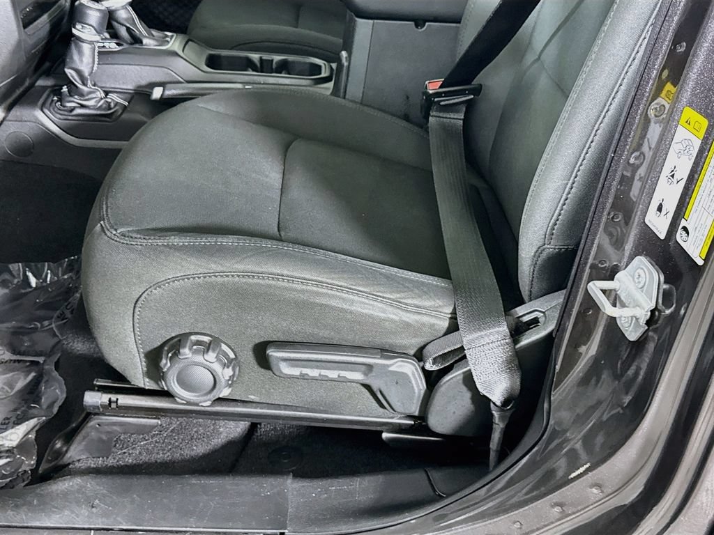 Used 2018 Jeep Wrangler Unlimited Sahara AWD/4WD image 24