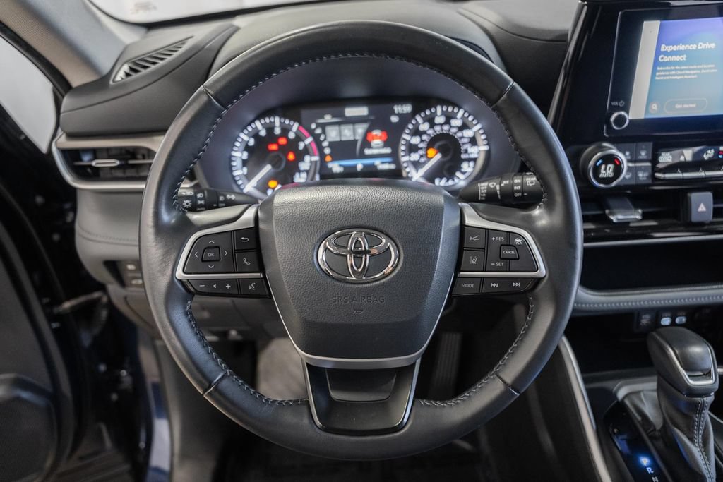 Used 2023 Toyota Highlander LE FWD image 29