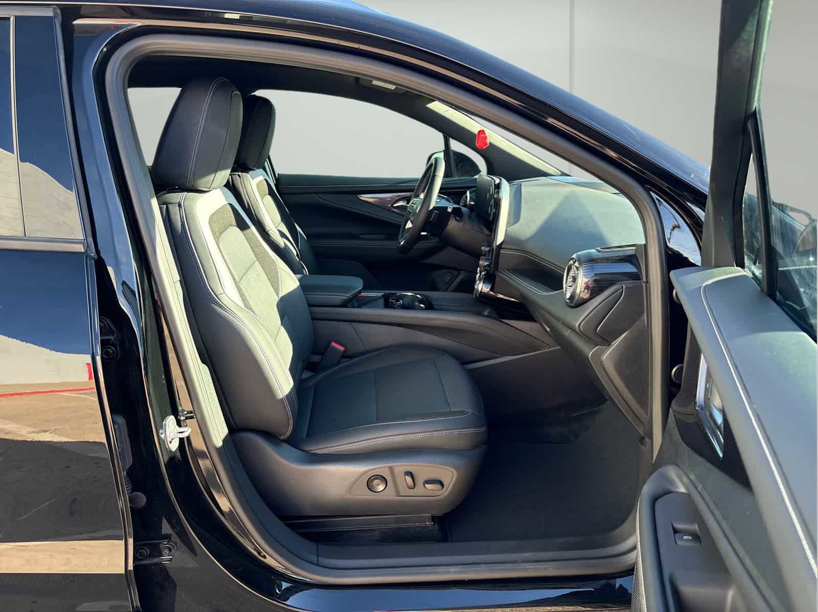 Used 2024 Chevrolet Blazer EV LT image 16