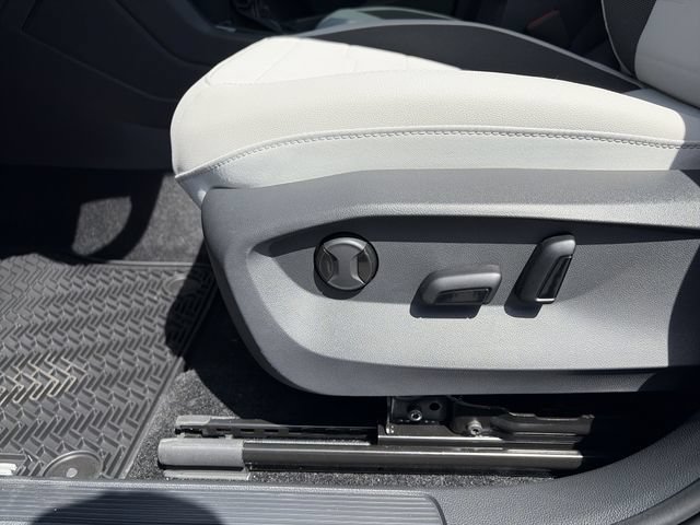 New 2026 Volkswagen Taos SE AWD/4WD image 16