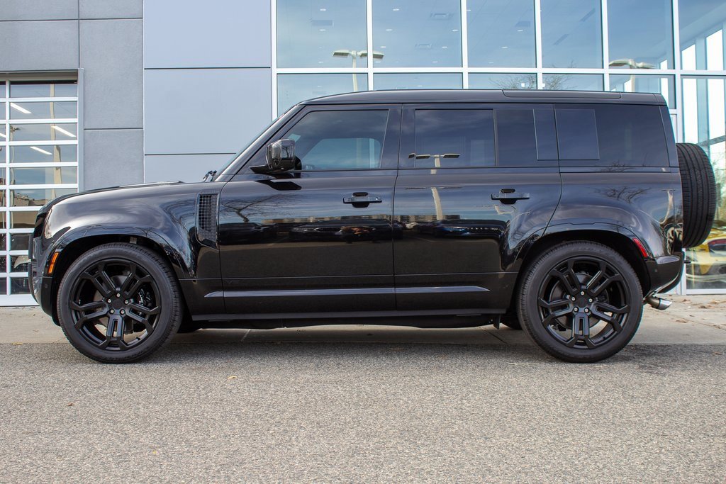 Used 2025 Land Rover Defender 110 V8 image 7