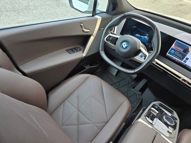 Used 2024 BMW iX xDrive50 w/ Sport Package AWD/4WD image 39