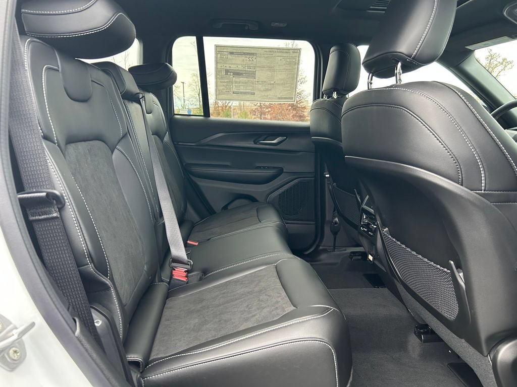 New 2025 Jeep Grand Cherokee Altitude AWD/4WD image 25