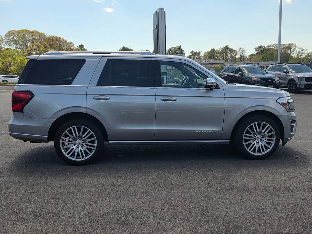 Used 2023 Ford Expedition Platinum AWD/4WD image 3