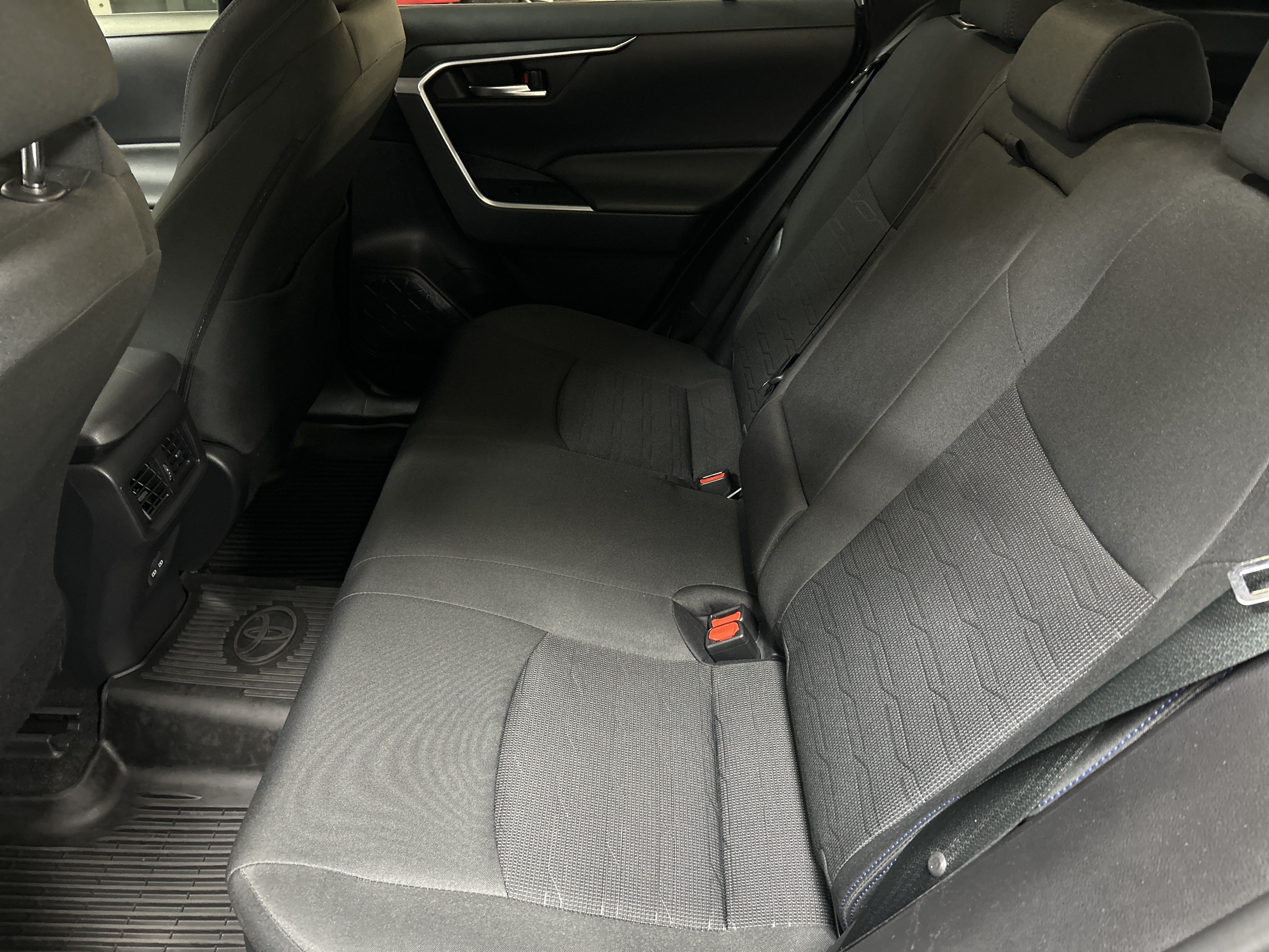 Used 2022 Toyota RAV4 SE AWD/4WD image 32