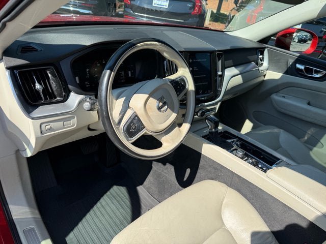 Used 2019 Volvo XC60 T5 Momentum w/ Premium Package FWD image 6