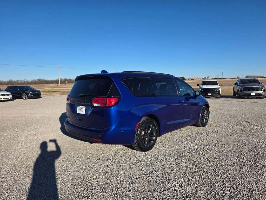 Used 2020 Chrysler Pacifica Touring-L w/ Advanced Safetytec Group image 4