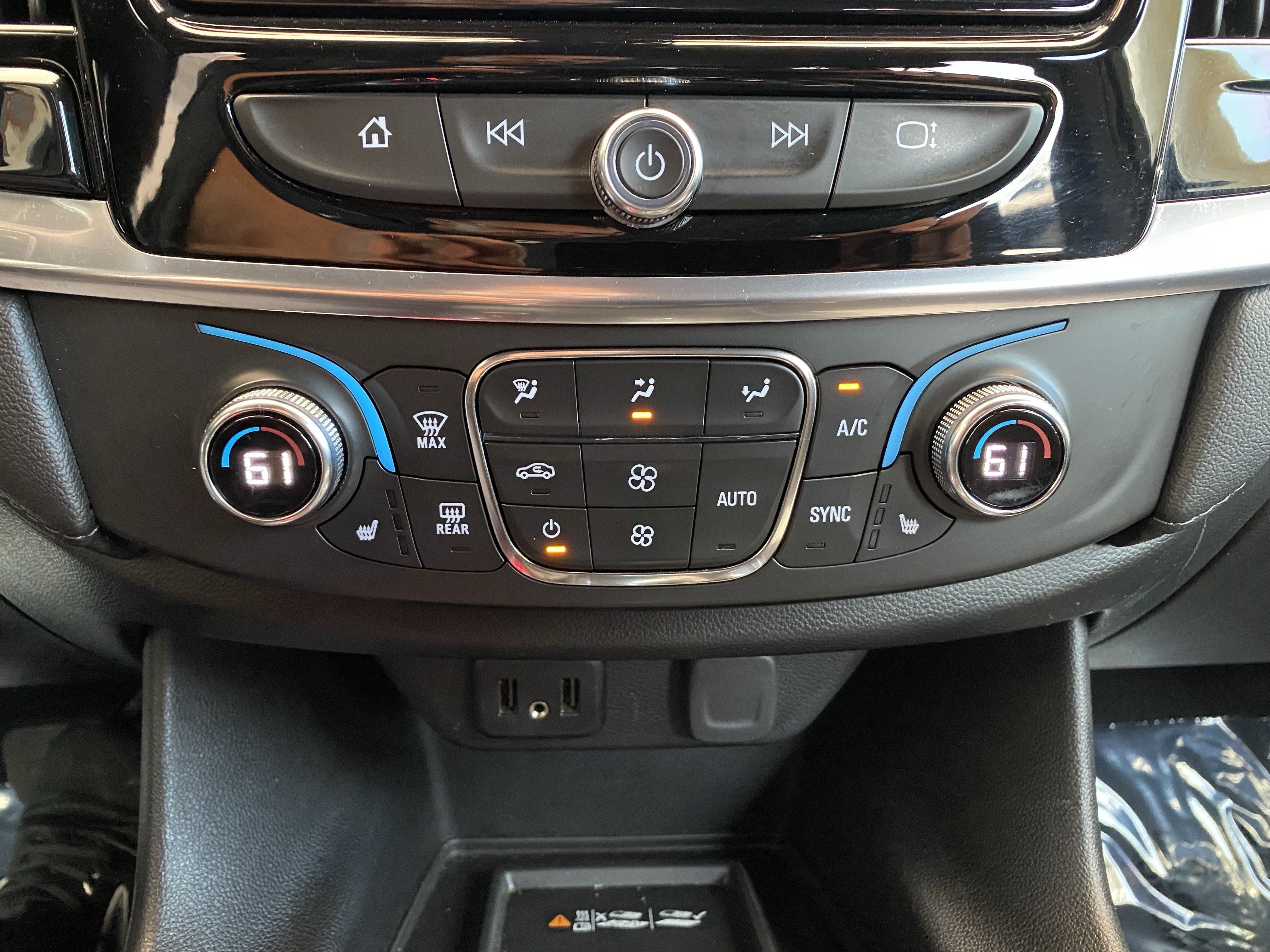 Used 2022 Chevrolet Traverse LT FWD image 34
