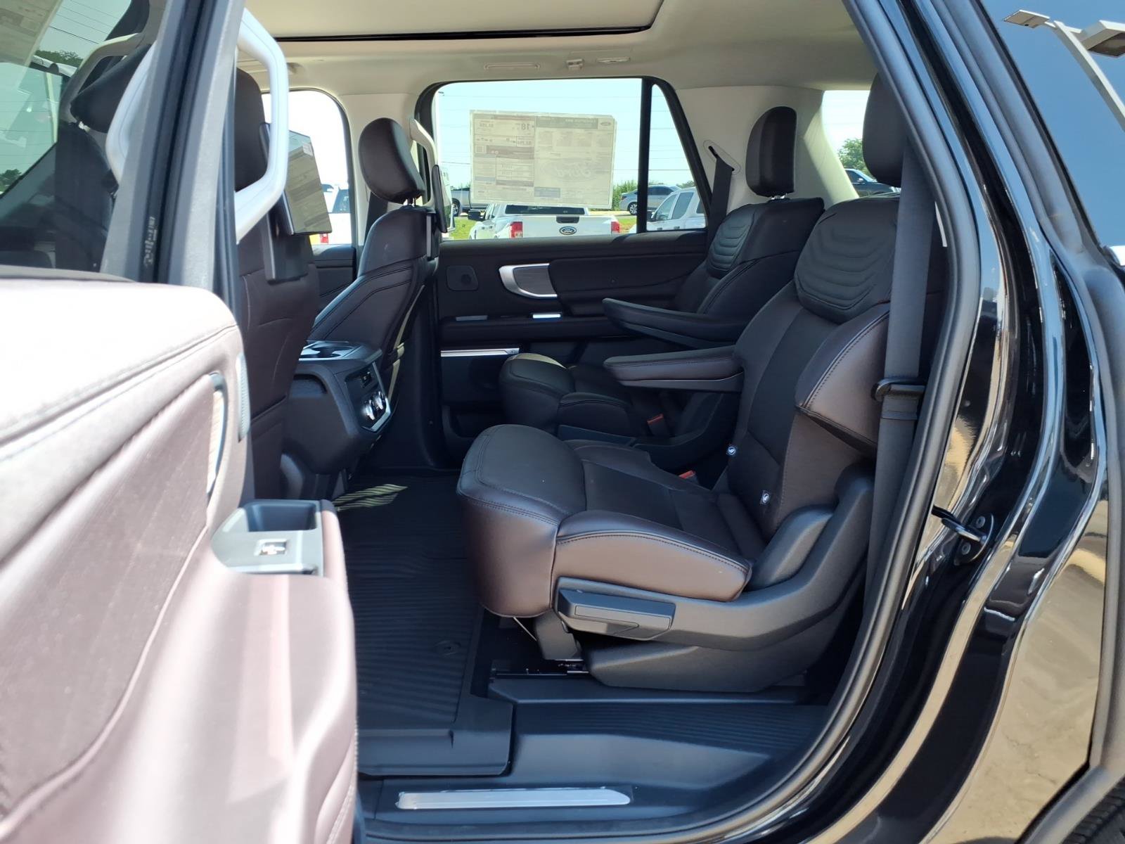 New 2026 Ford Expedition Max Platinum w/ Platinum Ultimate Package AWD/4WD image 18