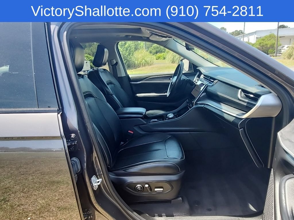 Used 2022 Jeep Grand Cherokee L Limited AWD/4WD image 39