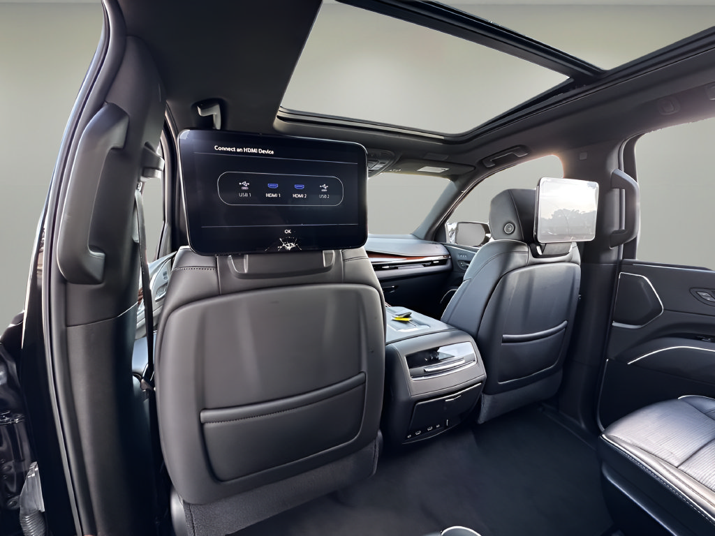 Used 2021 Cadillac Escalade ESV Premium Luxury w/ Driver Assist Tech Package AWD/4WD image 18
