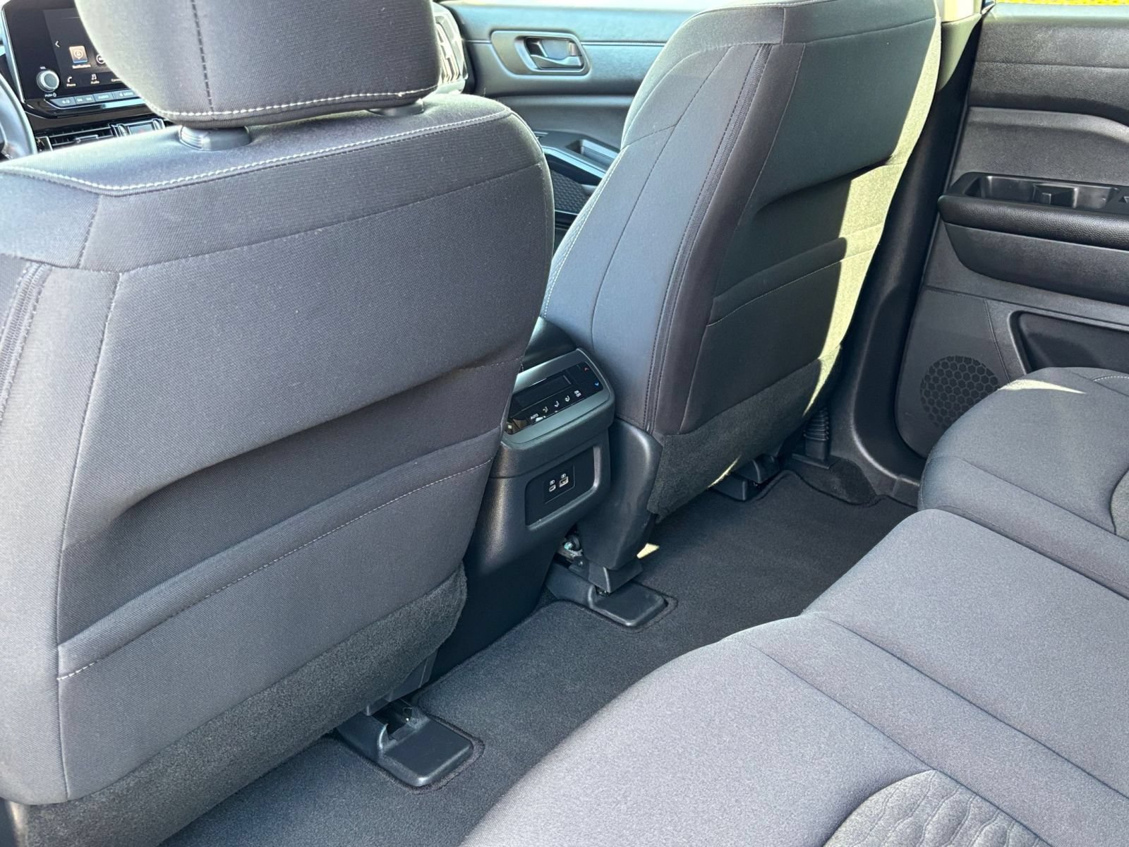 Used 2025 Nissan Pathfinder SV FWD image 20