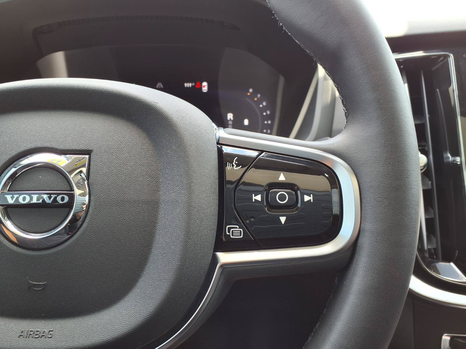 Certified 2025 Volvo S60 B5 Plus FWD image 28