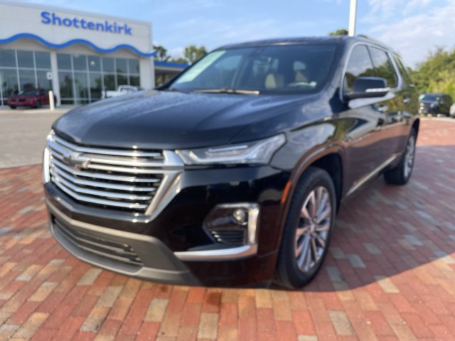 Used 2023 Chevrolet Traverse Premier FWD image 1