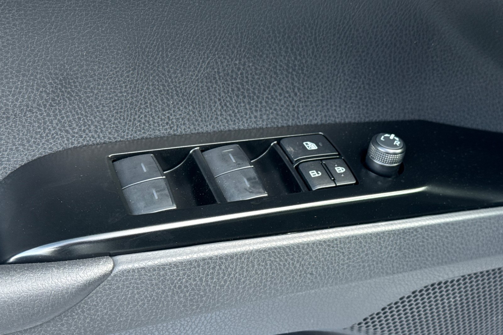 New 2026 Toyota Camry SE w/ Convenience Package FWD image 12
