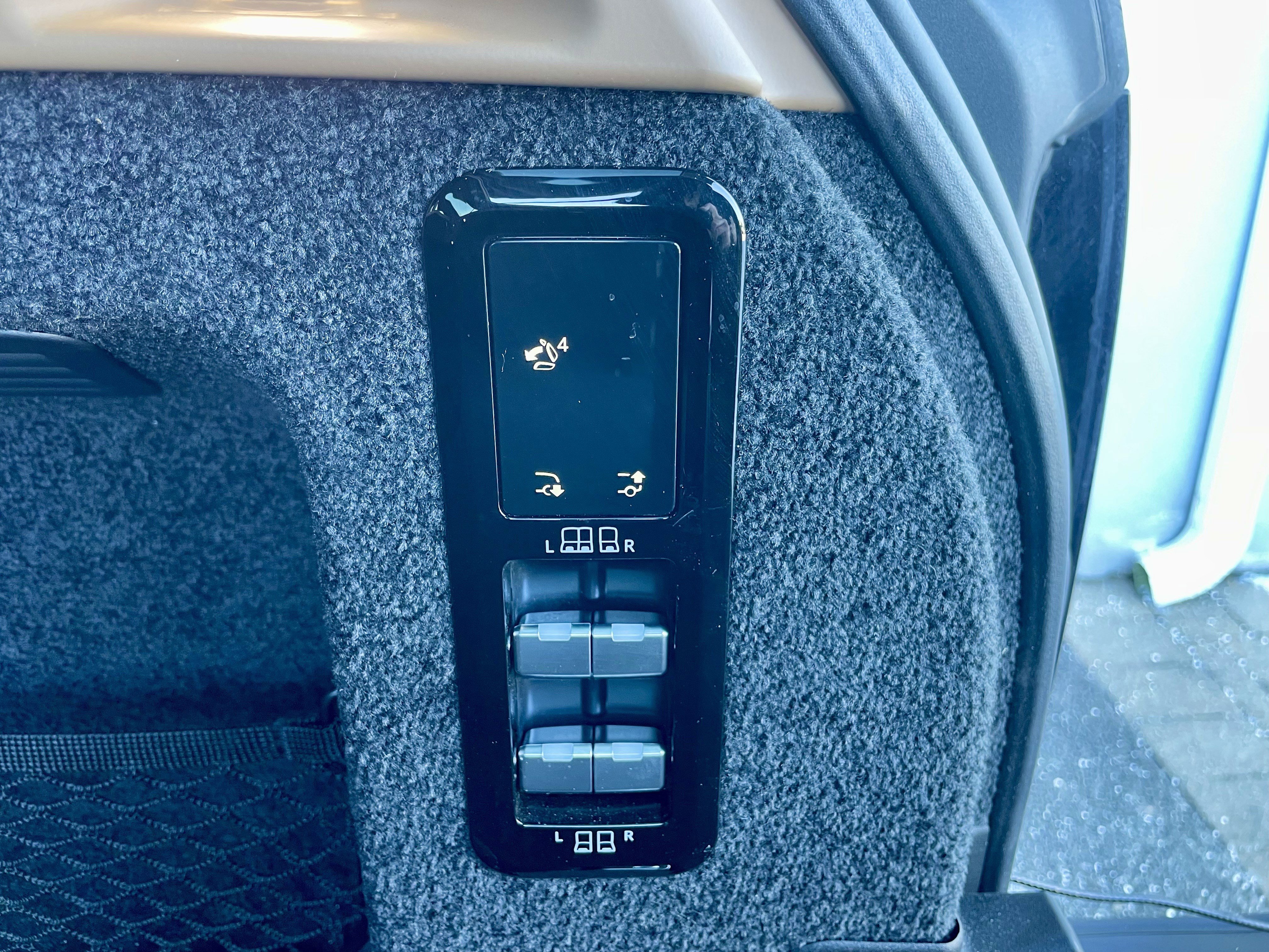 Certified 2024 Land Rover Range Rover Long Wheelbase SE image 38