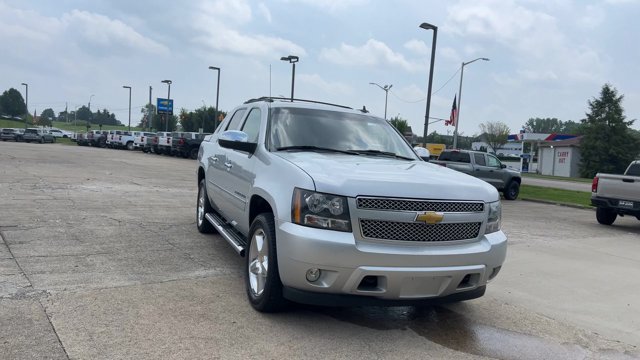 Used 2013 Chevrolet Avalanche LTZ AWD/4WD image 3