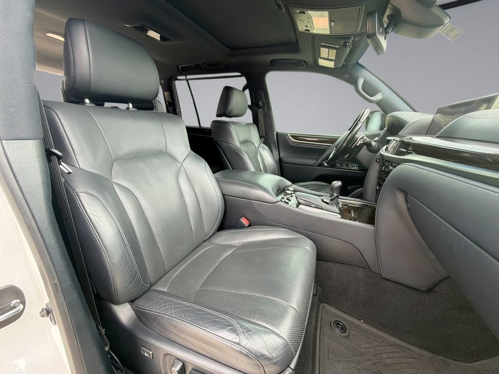 Used 2021 Lexus LX 570 4WD w/ Sport Package image 16