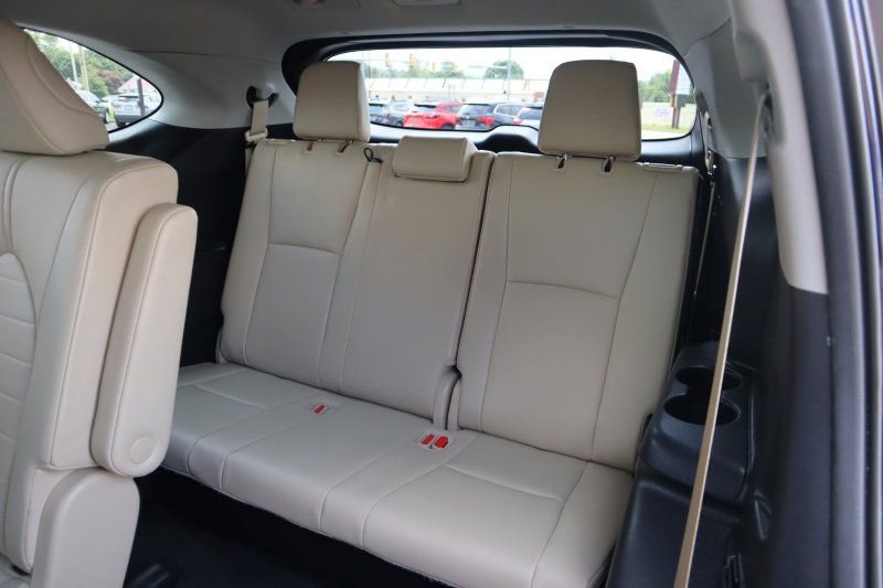 Used 2021 Toyota Highlander XLE image 17