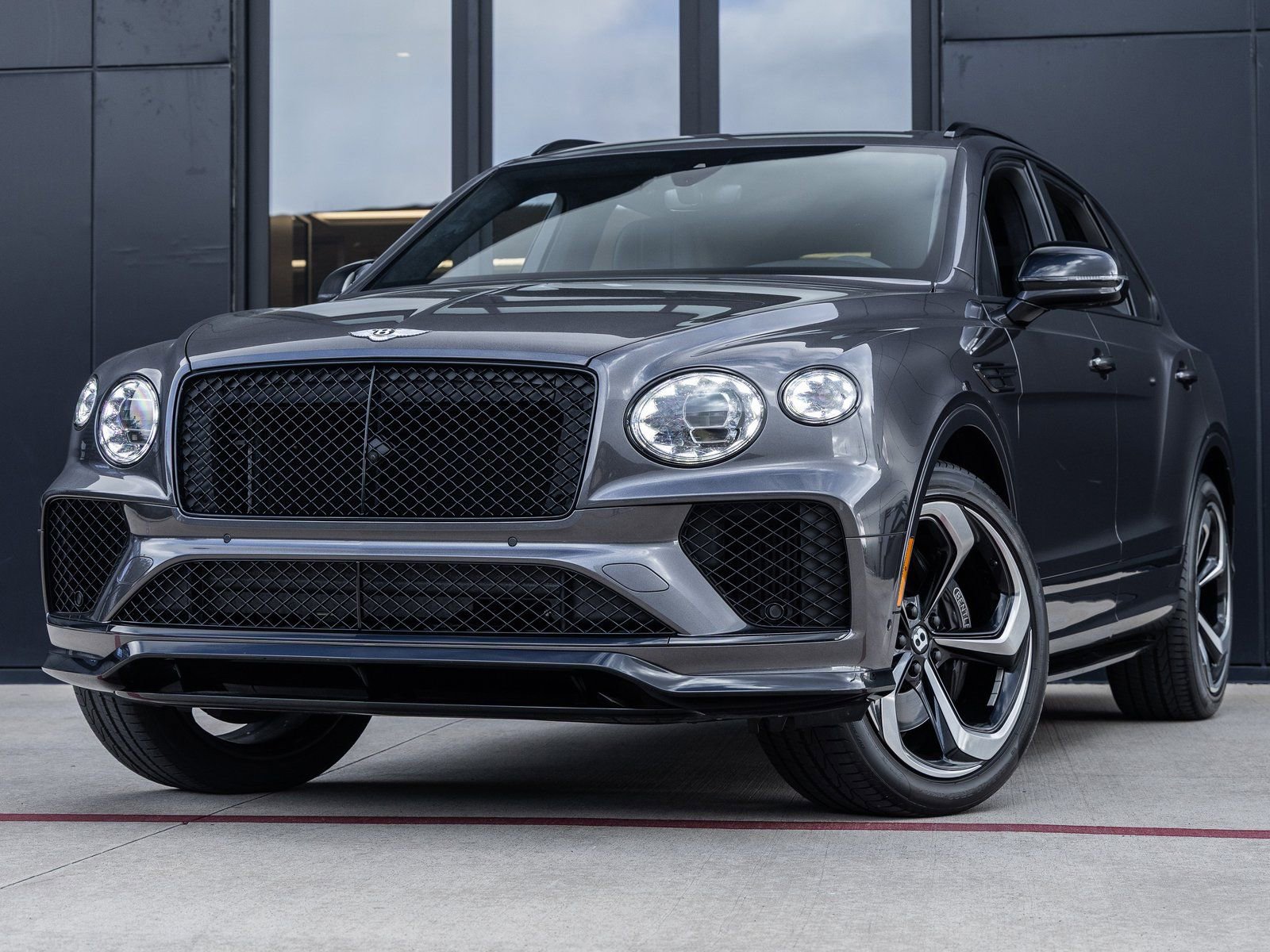 Used 2022 Bentley Bentayga image 1