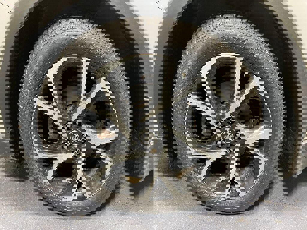 Used 2018 Toyota C-HR XLE image 5